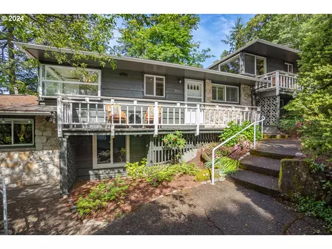 8265 SW Canyon Ln, Portland, OR 97225
