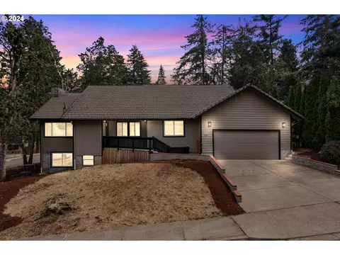 581 S 68th Pl, Springfield, OR 97478 photo 1