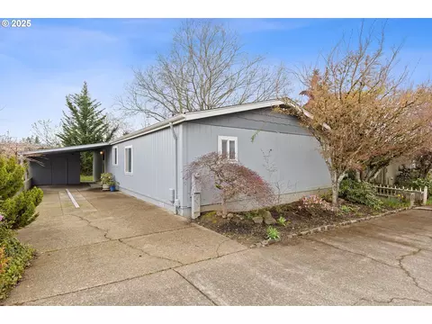 625 SW 9th St #27, Dundee, OR 97115