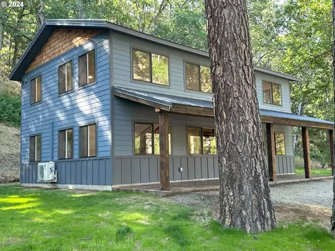 878 Highway 142, Klickitat, WA 98628