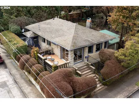 7050 SE Yamhill St, Portland, OR 97215