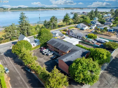 460 S Marple St, Coos Bay, OR 97420