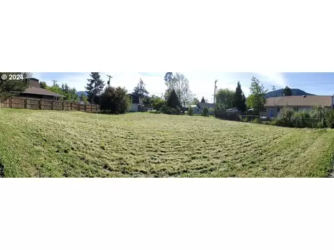 Main St, Riddle, OR 97469