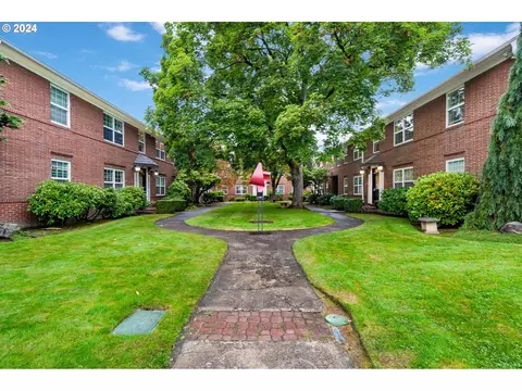 310 E 12th St #A, Vancouver, WA 98660