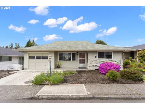 12461 SW King George Dr, King City, OR 97224