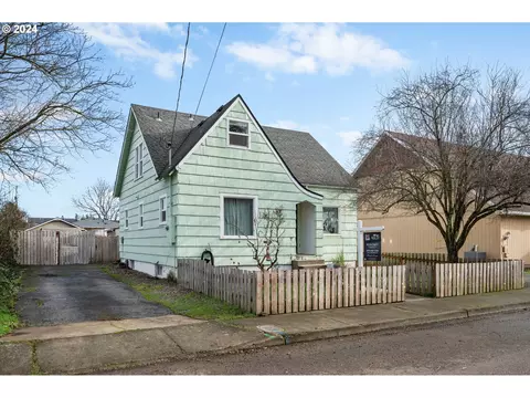 209 Berkley Ave, Molalla, OR 97038