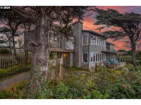 1410 SW Corona Ct, Waldport, OR 97394