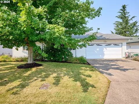 575 N Cascade Dr, Woodburn, OR 97071