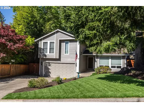 16365 SW Greenland Dr, Tigard, OR 97224