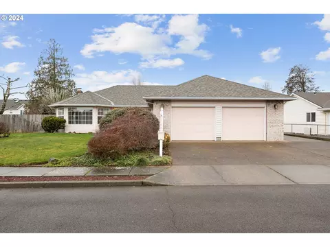 564 S Oak Pl, Canby, OR 97013