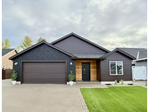 1009 N Pershing St, Mount Angel, OR 97362