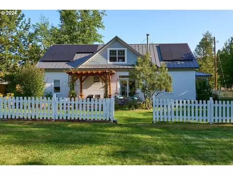 308 S Alder St, Wallowa, OR 97885