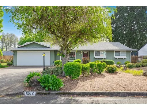 1202 N Elm Ln, Newberg, OR 97132