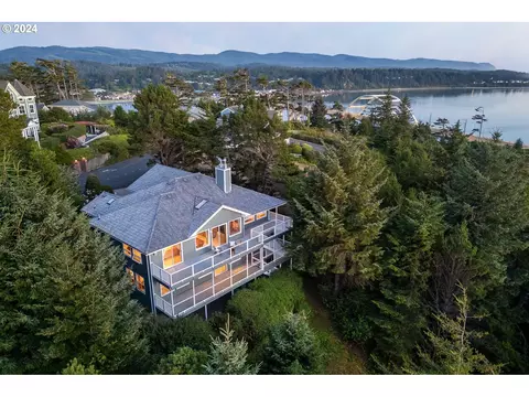 960 NW Highland Cir, Waldport, OR 97394