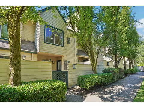 2775 NW Upshur St #B, Portland, OR 97210