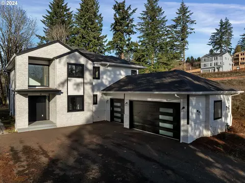 1800 Killarney Dr, West Linn, OR 97068