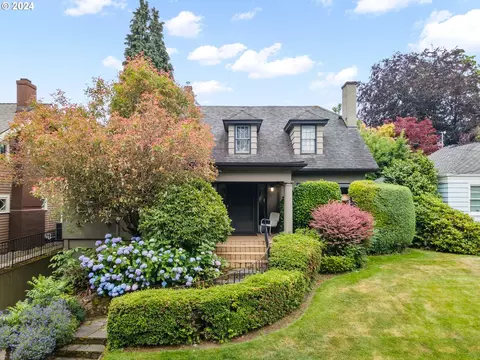 4004 SE Ash St, Portland, OR 97214