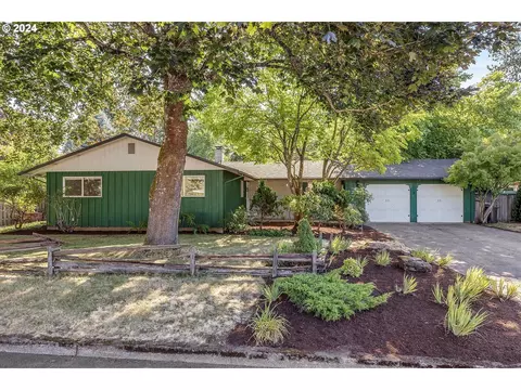 746 NW Baker Dr, Canby, OR 97013