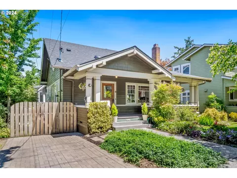 3829 SE Clinton St, Portland, OR 97202