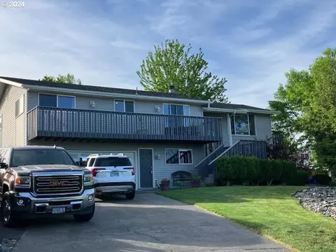 1906 SW Quinney Dr, Pendleton, OR 97801 photo 1