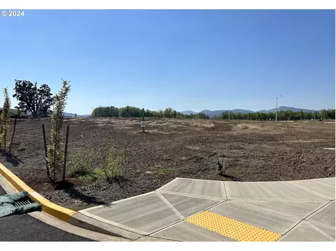 1509 NW Tracy St #32, Mcminnville, OR 97128