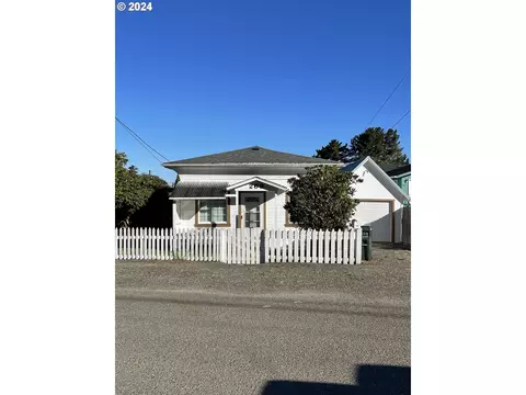 269 Elm Ave, Reedsport, OR 97467
