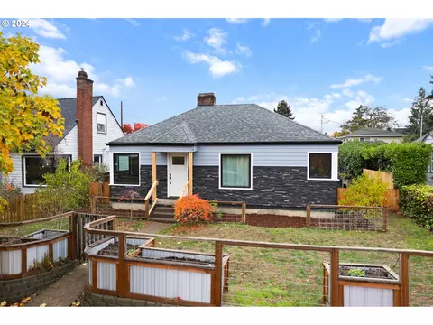3717 G St, Vancouver, WA 98663