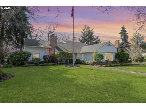2490 Pioneer Pike, Eugene, OR 97401