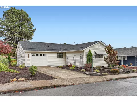 12456 SW King George Dr, King City, OR 97224
