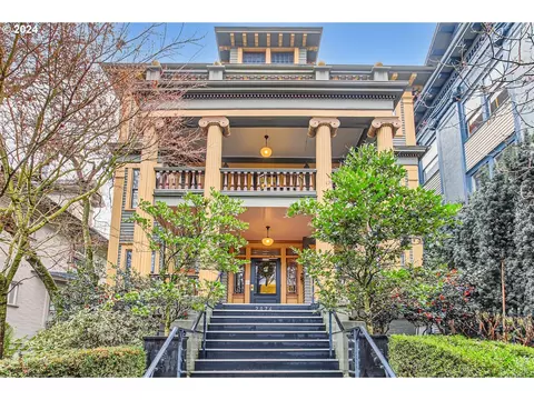 2076 NW Kearney St #7, Portland, OR 97209