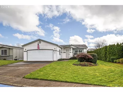 171 Village Dr, Cottage Grove, OR 97424