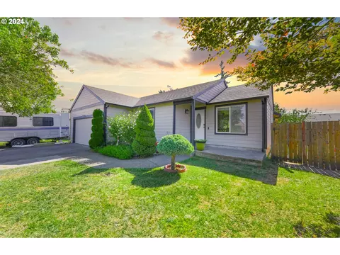 888 Pana St, Woodburn, OR 97071