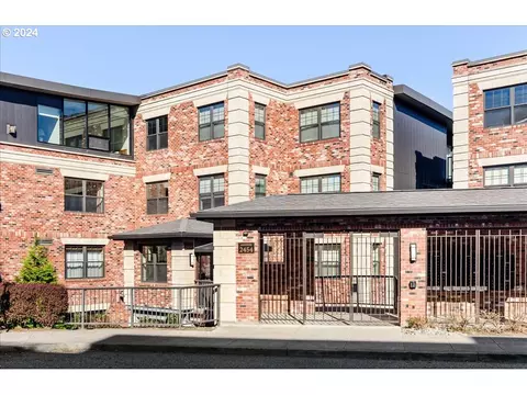 2454 NW Westover Rd #5-205, Portland, OR 97210