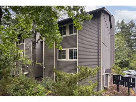 2403 SW Nebraska St #17, Portland, OR 97239