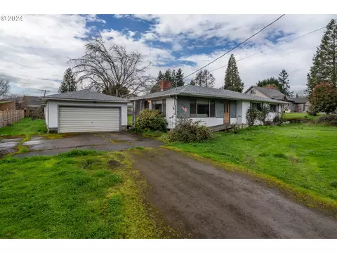 1496 NW Beacon St, Roseburg, OR 97470