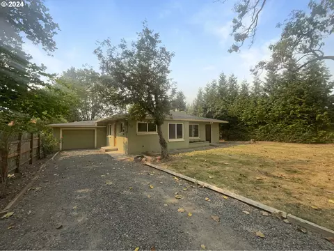 917 N Williams St, Newberg, OR 97132