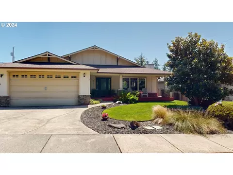 6806 Magnolia Ct, Brookings, OR 97415