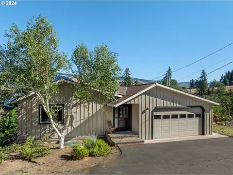 409 Huskey Rd, Mosier, OR 97040