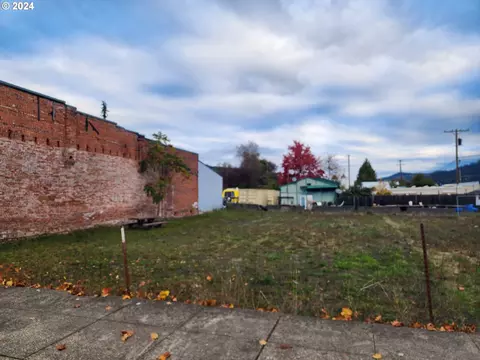 173 Main St, Yoncalla, OR 97499 photo 2