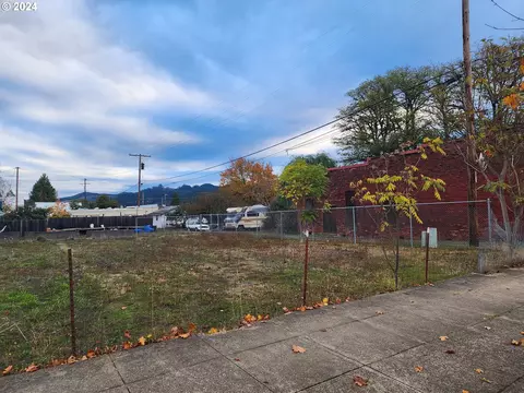 173 Main St, Yoncalla, OR 97499 photo 3