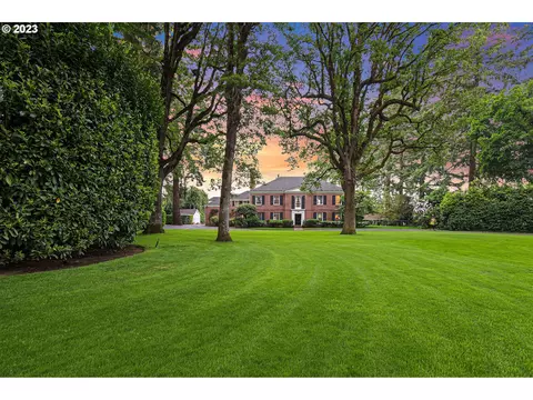 12334 S Edgecliff Rd, Portland, OR 97219