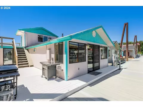 18699 NE Marine Dr #C3, Gresham, OR 97030