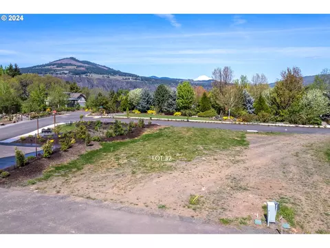 3927 Blackberry Ln #32, Hood River, OR 97031