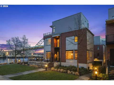 1632 NW Riverscape St, Portland, OR 97209