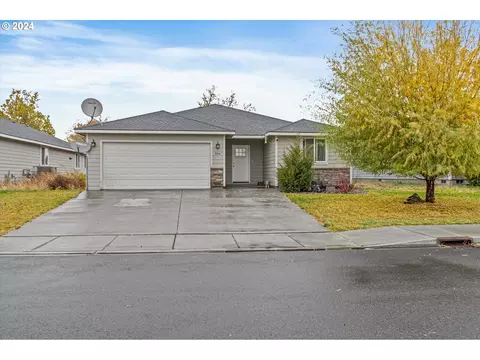 304 Riverwood Ct, Umatilla, OR 97882