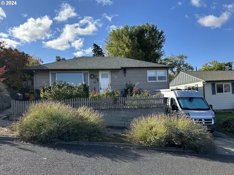 712 W 15th St, The Dalles, OR 97058