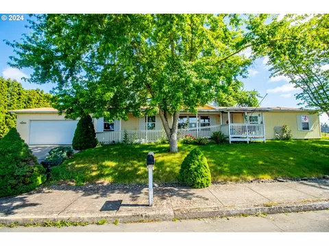 319 Hood Ct, Molalla, OR 97038