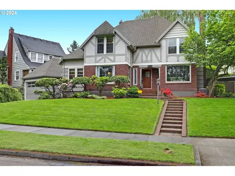 3410 NE Davis St, Portland, OR 97232