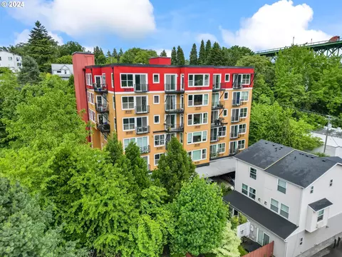 8712 N Decatur St #404, Portland, OR 97203