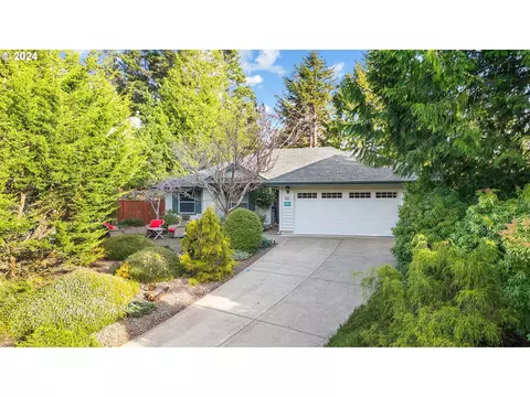 935 SW Skyline Ter, Waldport, OR 97394